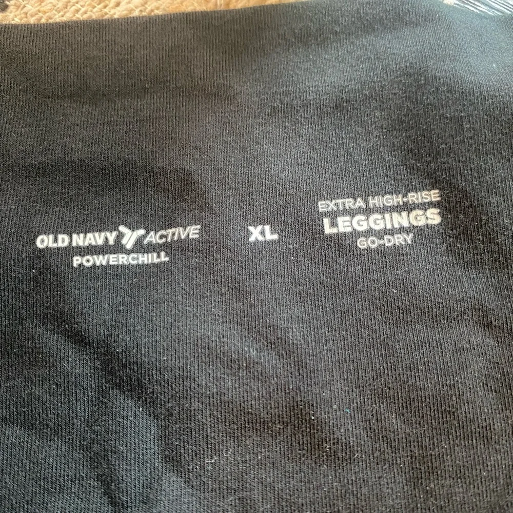 Old Navy Black Extra High Rise Crop Leggings with side leg Ruching Womens Sz XL - Picture 4 of 4